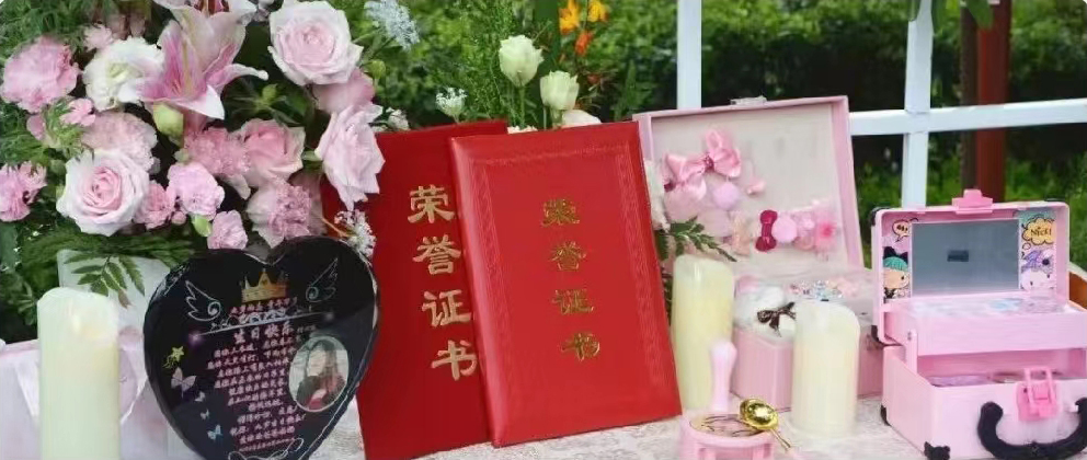 <b>泛爱续永恒，，，稚笔绘赤心</b>