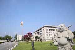 走进历史，，，，感受名人魅力|品味名人雕塑的奇异韵味