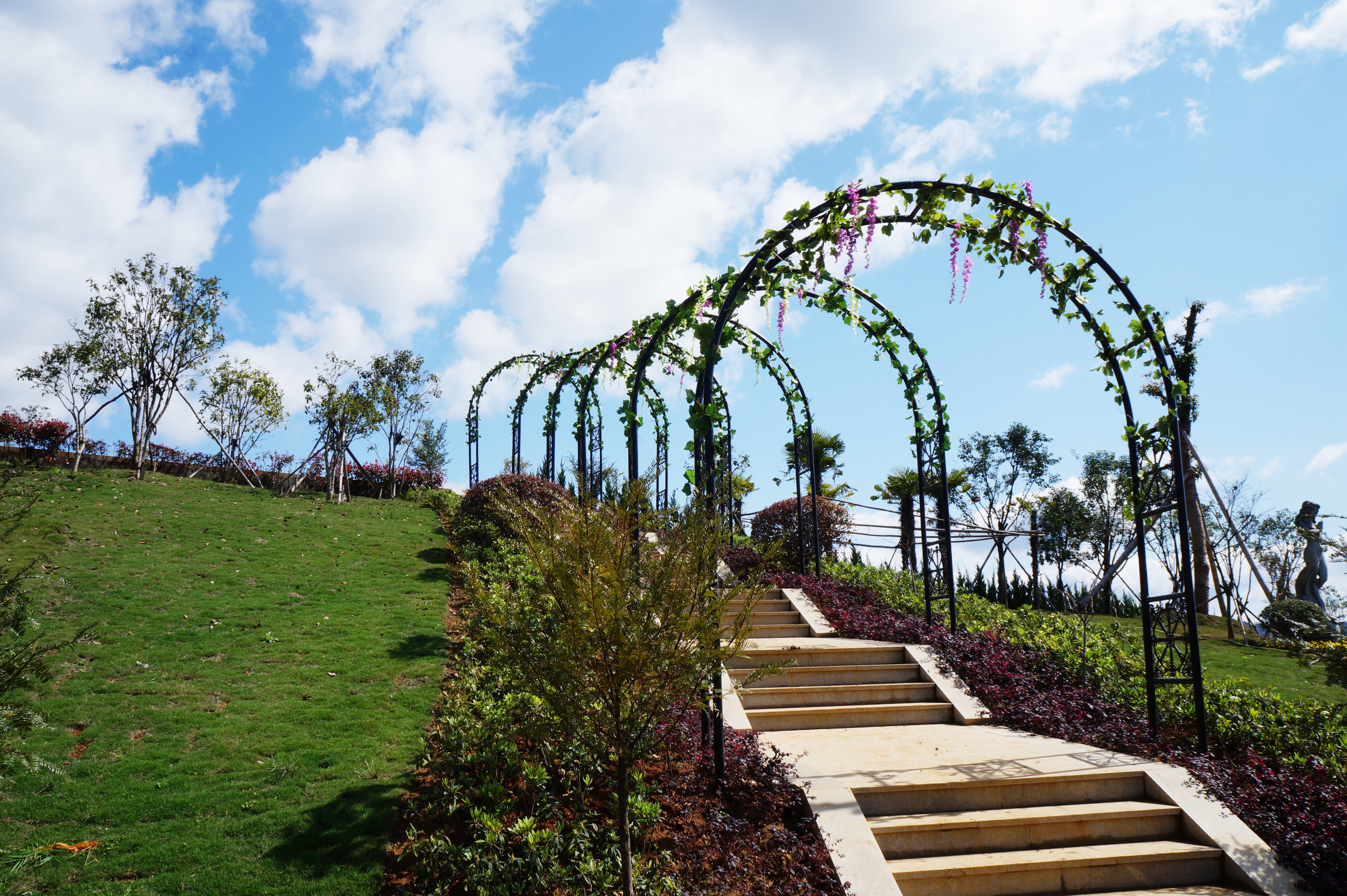 老旧公墓怎样刷新：以文化为魂，，，，，，，，融入现代都会